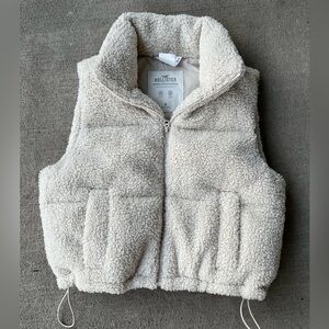 Hollister Sherpa cropped puffer vest